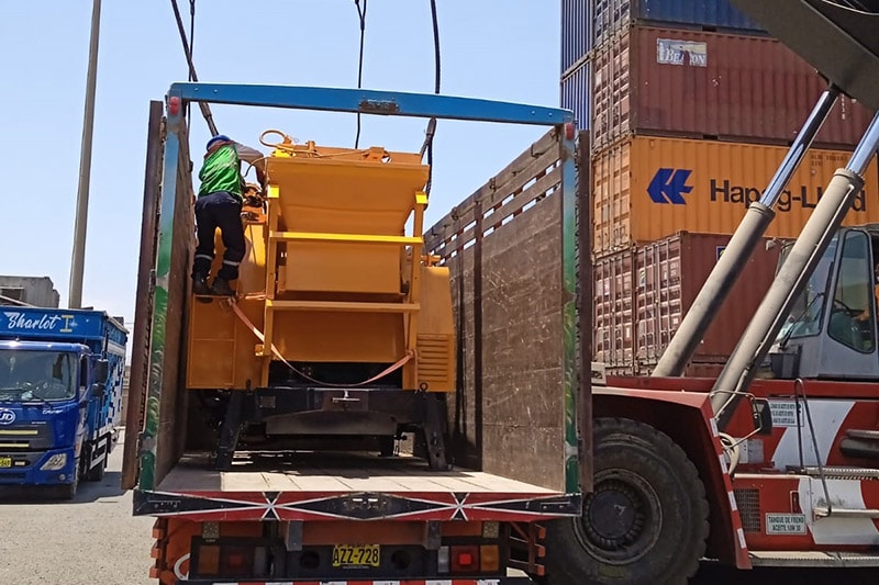 Livrer la pompe à béton sur le chantier