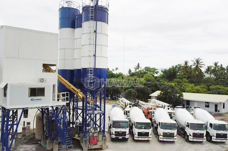 La centrale à béton de type convoyeur à bande HZS90 fonctionne à General Santos, aux Philippines