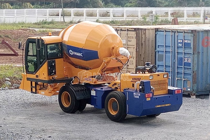 La première bétonnière autochargeuse HMC350 est arrivée chez le client.